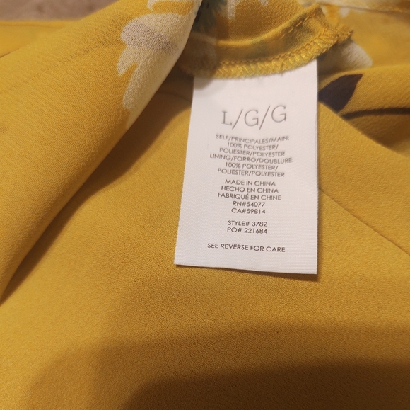 Like New! CAbi Dazzle Sleeveless Floral Yellow Top, Size L - Picture 12 of 12